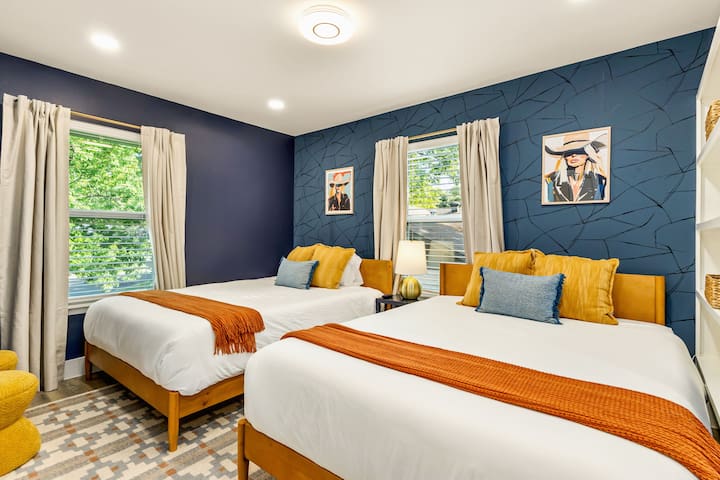 Sauna, Cowboy Pool, Vanity Room, Huge Patio, Wi-Fi gallery image 4