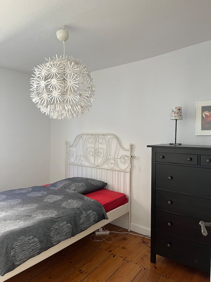 Cama de casal 140 cm.