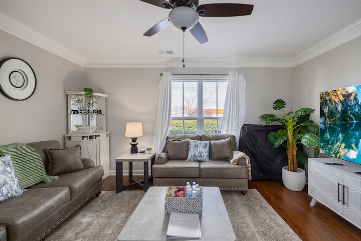 Clean & Comfortable 2br Stay | King Bed | Sleeps 5 - Charlotte, NC