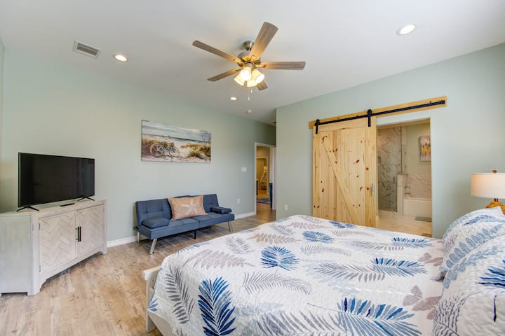 El futón se puede utilizar para ropa de cama adicional. No dudes en ponerte en contacto con nosotros si lo necesitas para que podamos asegurarnos de que tienes ropa de cama adecuada disponible.