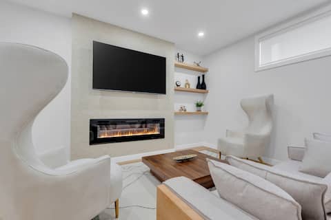 Top performing Airbnb: Luxe Modern Spacious Brand New| 1BR Ensuite in Seton