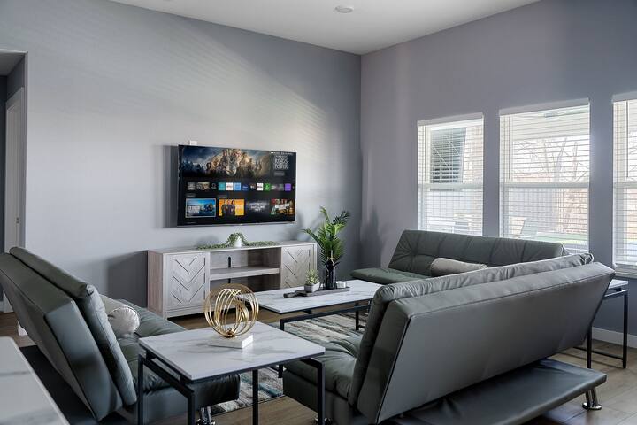 Pickleball HotTub MiniGolf with Downtown FW Views! gallery image 4