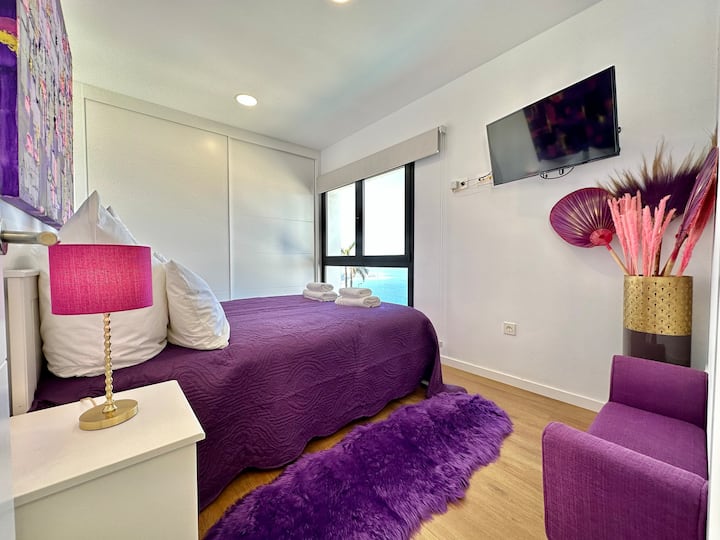cama, dormitorio, mueble individual, vista al mar, tv