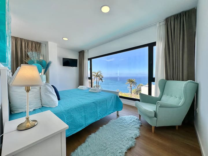 cama, dormitorio, mueble individual, vista al mar, tv