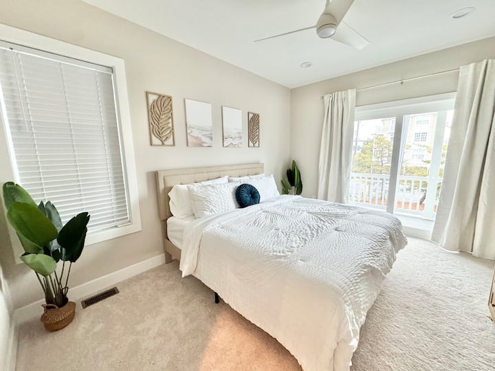 House 1 Block From The Ocean - Fenwick Island, DE