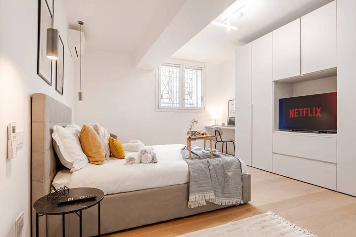 CityLife Suite – Modern, Spacious Living & 2 Baths gallery image 3