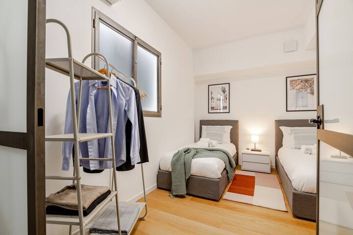 CityLife Suite – Modern, Spacious Living & 2 Baths gallery image 4