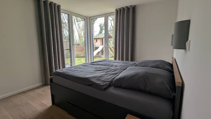 ห้องนอนพร้อมวิวสวน