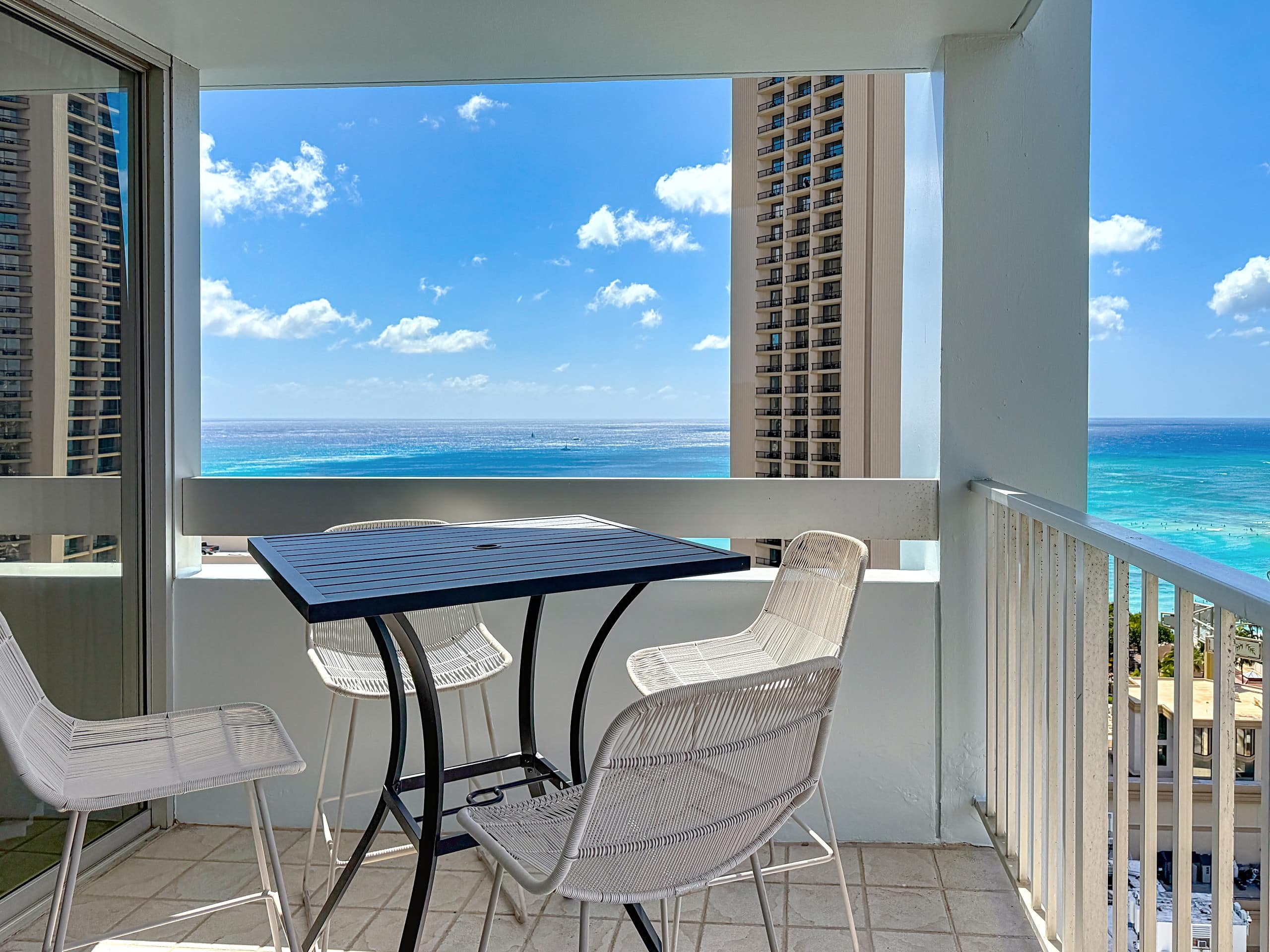 Ocean View•1 BR Corner Unit•Steps to Waikiki Beach - Image 2
