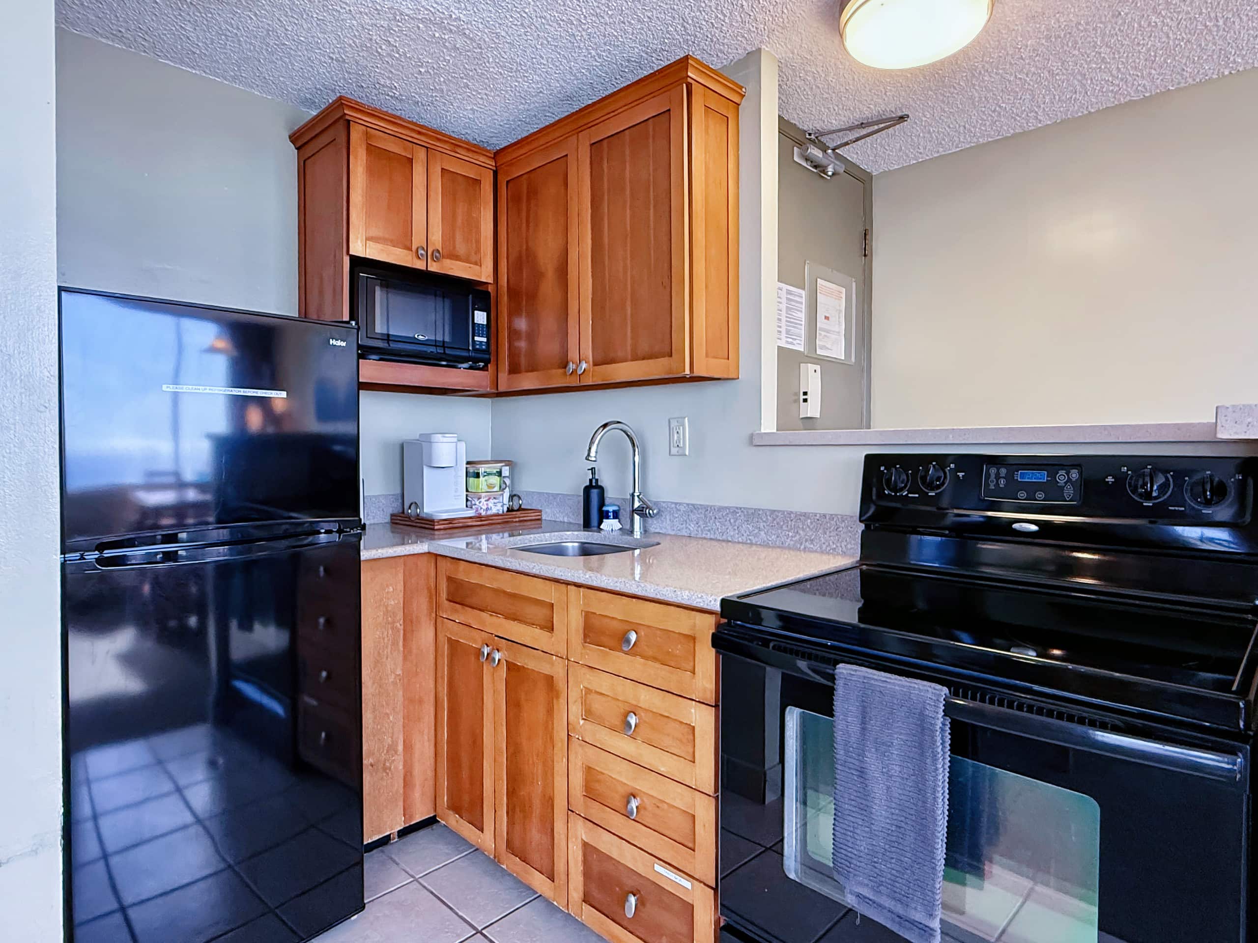 Ocean View•1 BR Corner Unit•Steps to Waikiki Beach - Image 5