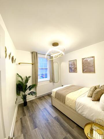 Stunning Shoreditch Apartment! gallery image 2
