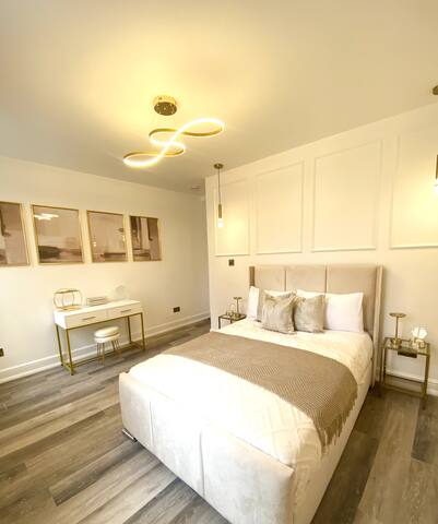 Stunning Shoreditch Apartment! gallery image 4