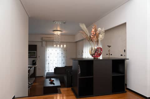 Popular Airbnb listing: Apartment near Acropolis in ΦΙΛΟΠΑΠΠΟΥ