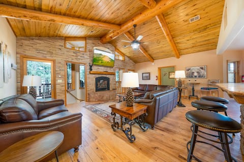 6BR Stylish, spacious, classy custom cabin