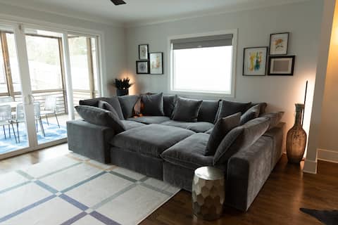 Popular Airbnb listing: Downtown Raleigh Retreat! (Heated Pool & Spa) in Thompson Hunter