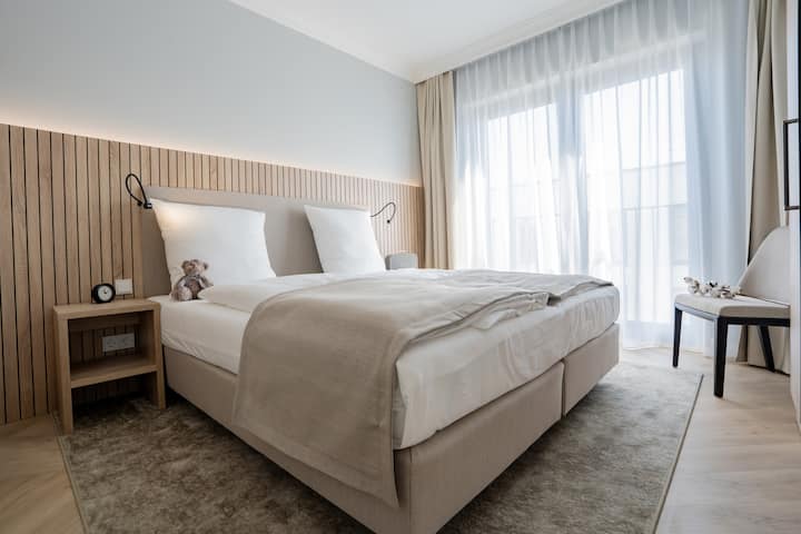 Საძინებელი ორადგილიანი საწოლით (180x200)