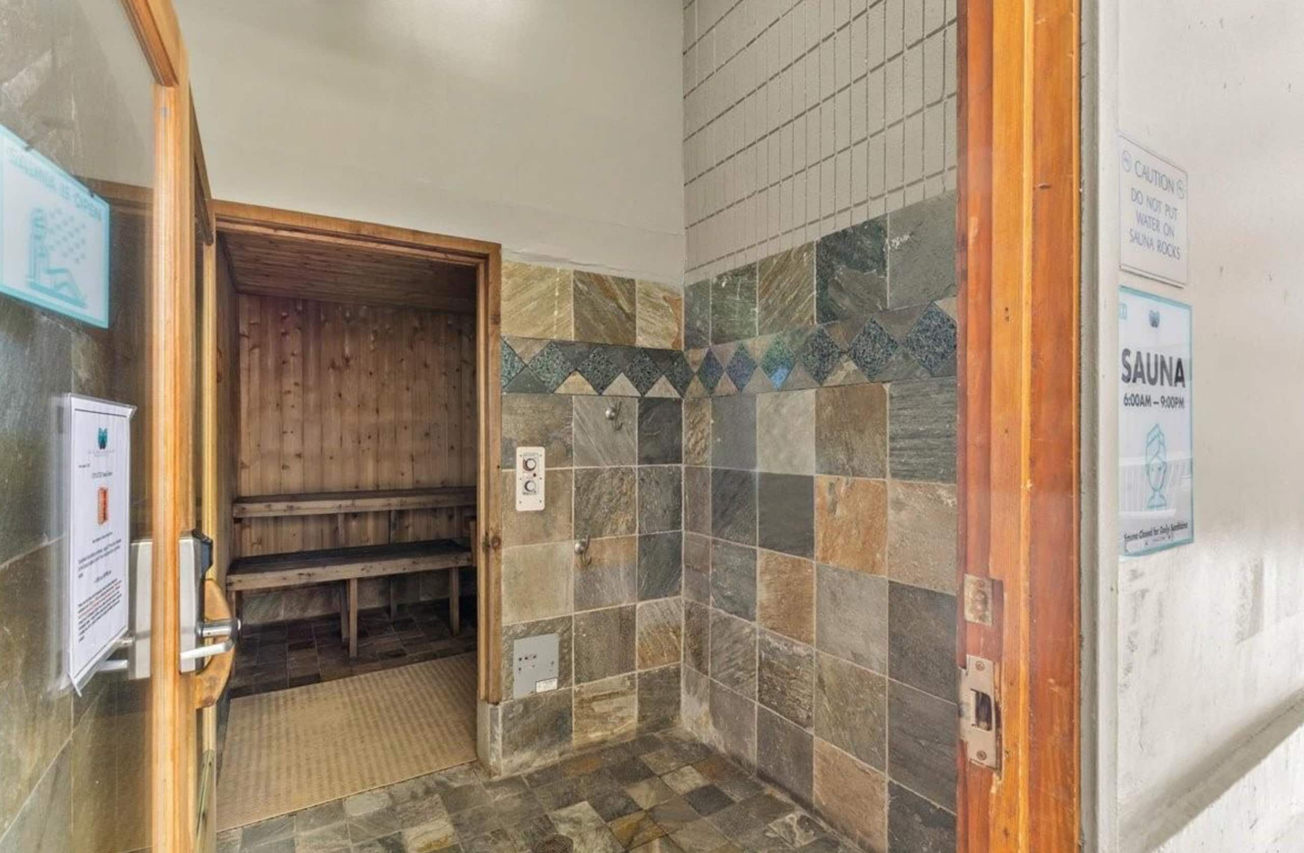 Condo in Honolulu · ★4.89 · Studio · 1 bed · 1 private bath - Image 42