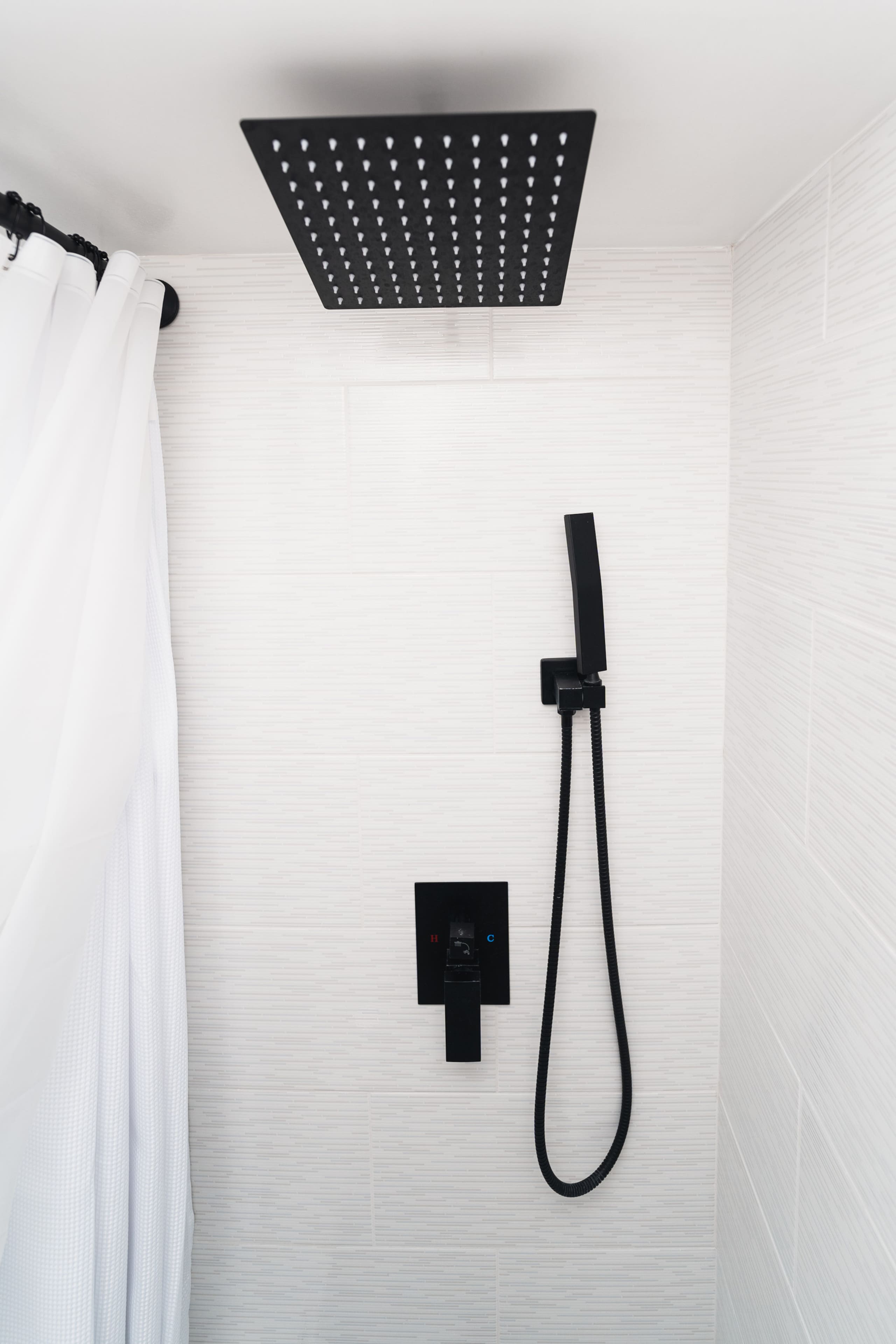 Condo in Honolulu · ★4.89 · Studio · 1 bed · 1 private bath - Image 21