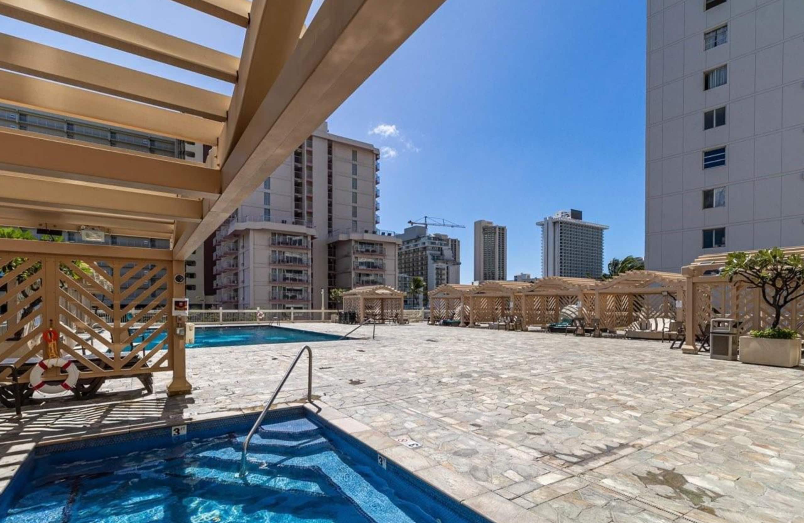 Condo in Honolulu · ★4.89 · Studio · 1 bed · 1 private bath - Image 41