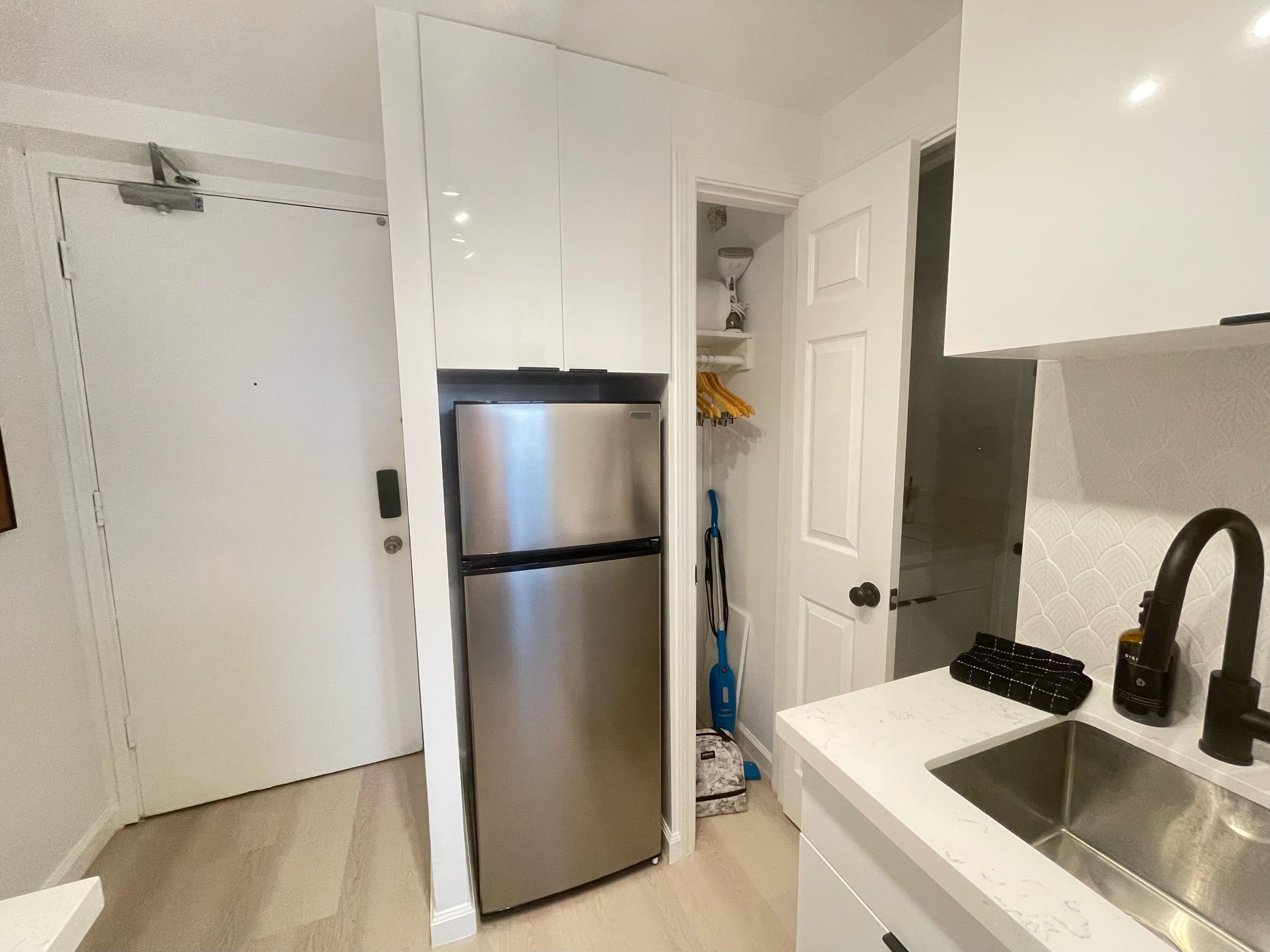 Condo in Honolulu · ★4.89 · Studio · 1 bed · 1 private bath - Image 14