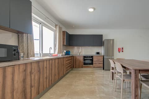 New & unique apt Walking distance to the 3 cities