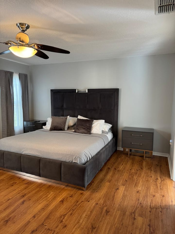 Glavna spavaća soba s madracem tipa Tempur-Pedic!