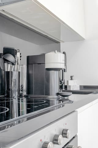 Sublime Knightsbridge Penthouse / 2Bed 2.5 Bath gallery image 5