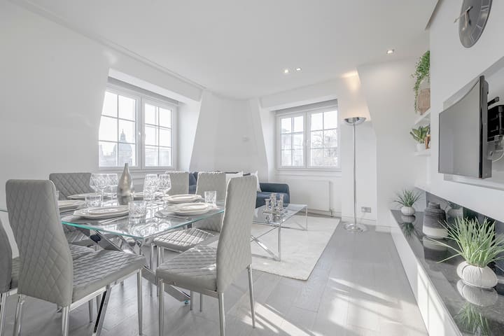 Sublime Knightsbridge Penthouse / 2Bed 2.5 Bath gallery image 4