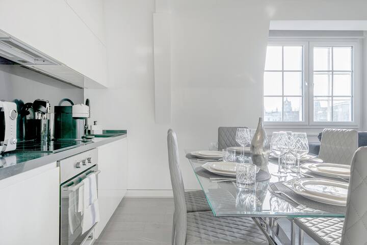 Sublime Knightsbridge Penthouse / 2Bed 2.5 Bath gallery image 3