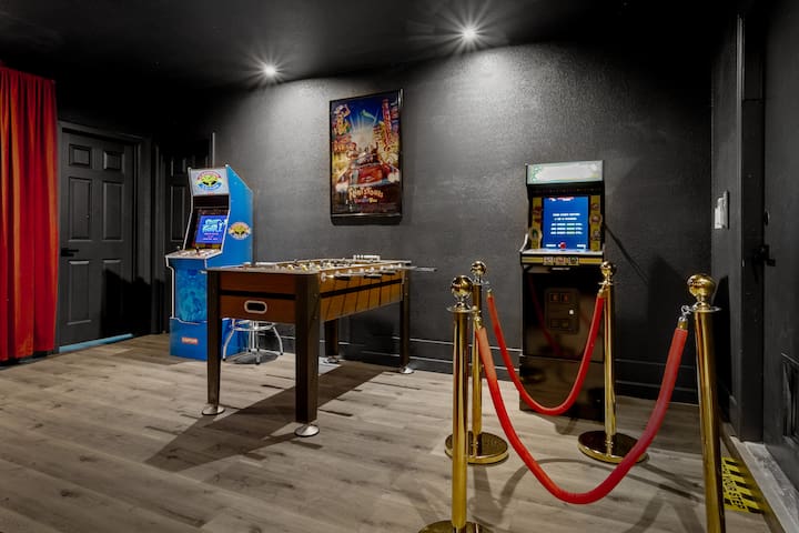 Private 6BD Pickleball, Pool, Movie Room, Arcades gallery image 5