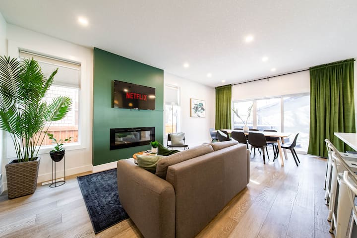 *Luxury Retreat*hot Tub*king Bed*5br*garage*dt/wem - Edmonton, Canada