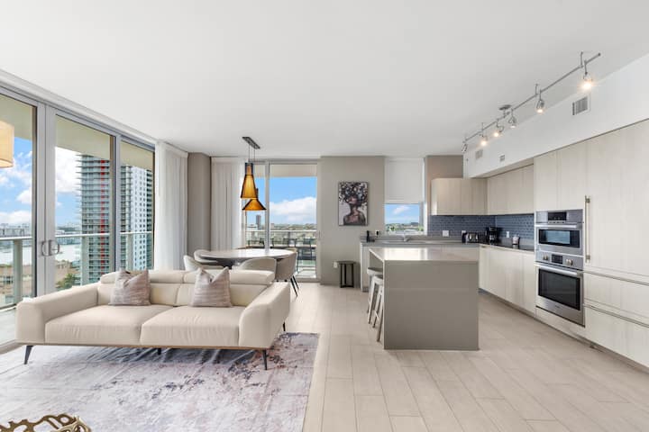 3br Luxury Beachside Condo - Balcony & Water-views - Hollywood