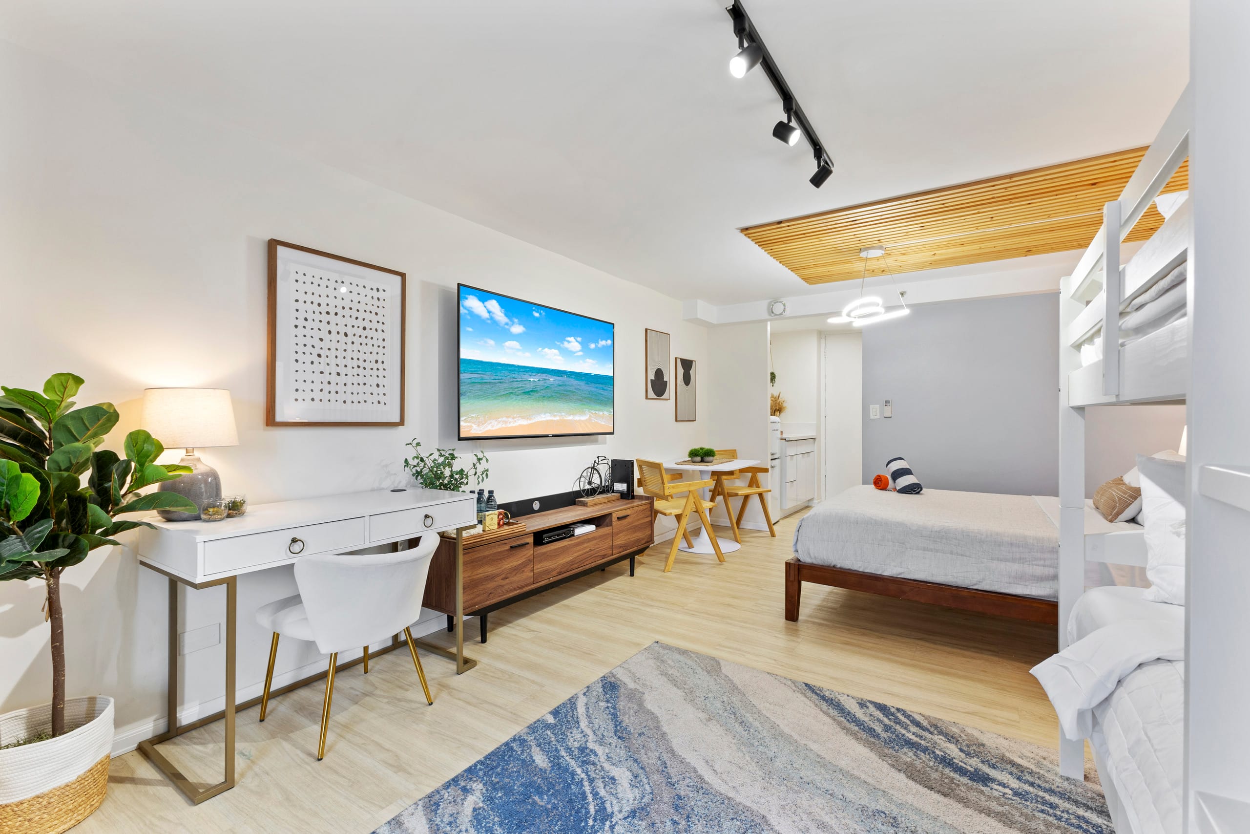 15FL-Spacious Family/Group Studio-Central Waikiki! - Image 12