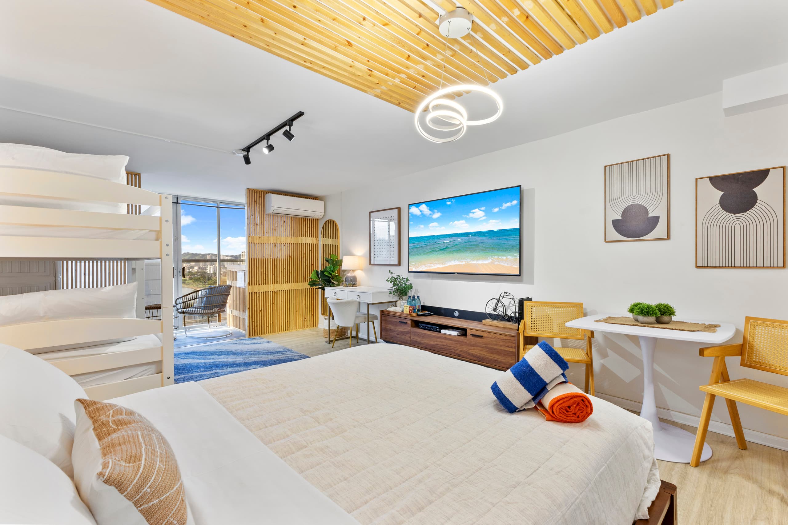 15FL-Spacious Family/Group Studio-Central Waikiki! - Image 2