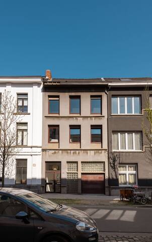 Super location and cozy building including parking gallery image 2