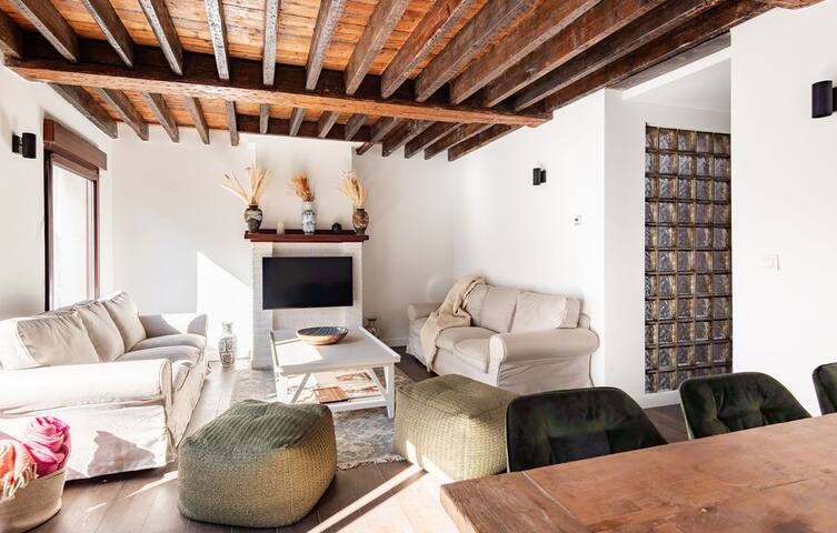 Super location and cozy building including parking gallery image 3