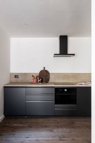 Super location and cozy building including parking gallery image 5