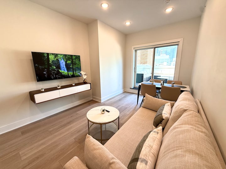 Skyline Balcony | Luxury & Cozy Center City 1brapt - Hawthorne - Philadelphia