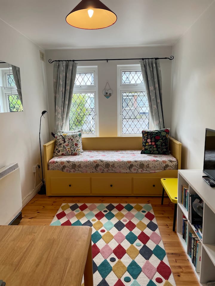 Cute & Cozy Flat In Leafy Greenfields - Claregalway