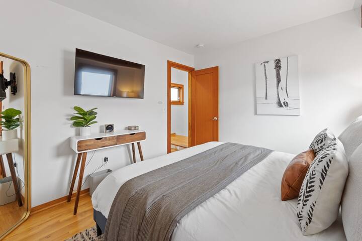 Televisión en streaming con área de escritorio. 