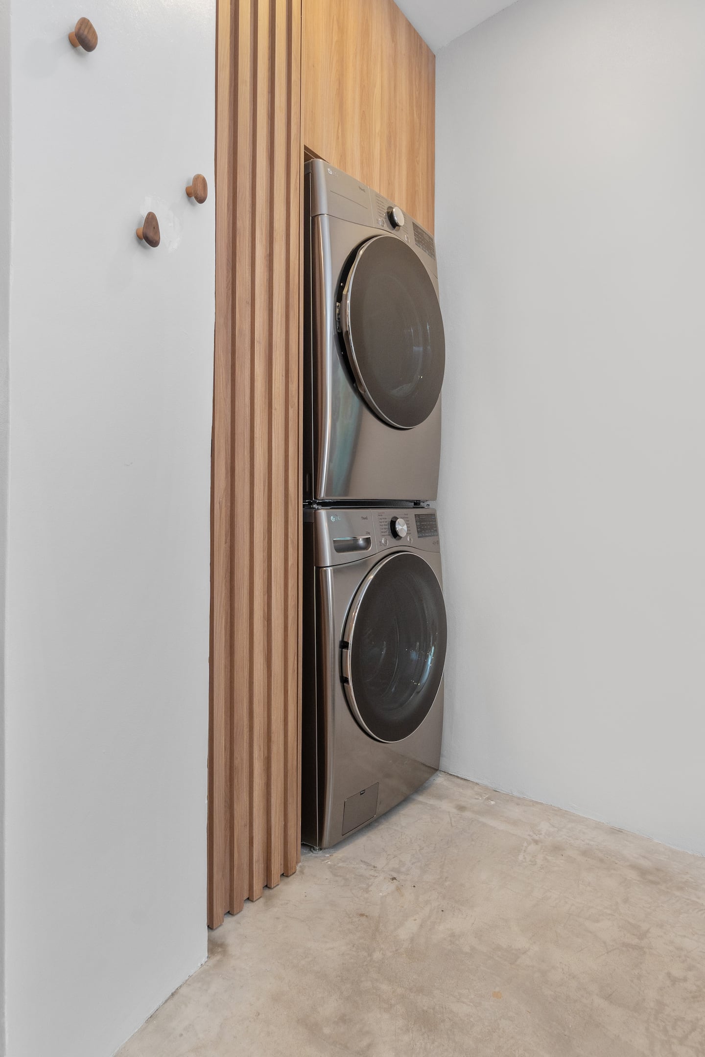 Convenient and Stylish Laundry Space: This brand-new condo in Sayulita features a well-appointed laundry area. The welcoming ambiance and comfortable bed ensure a relaxing and enjoyable stay.