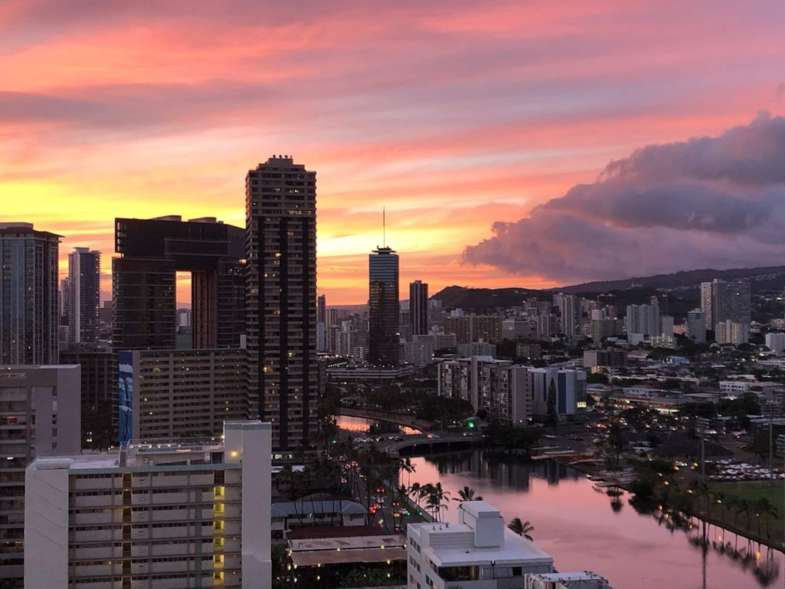 Condo in Honolulu · ★4.93 · 1 bedroom · 3 beds · 1 bath - Image 29