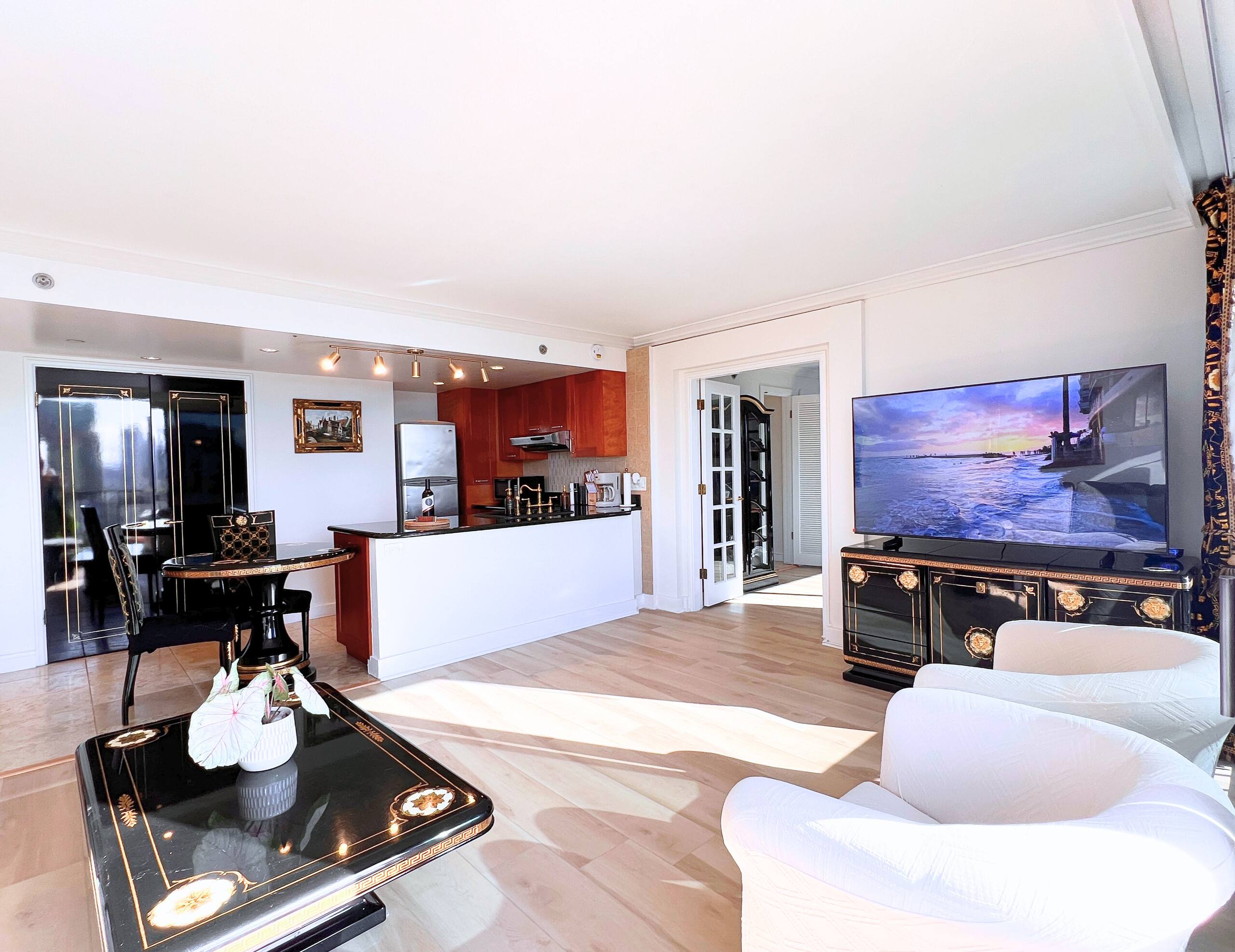 Condo in Honolulu · ★4.93 · 1 bedroom · 3 beds · 1 bath - Image 2