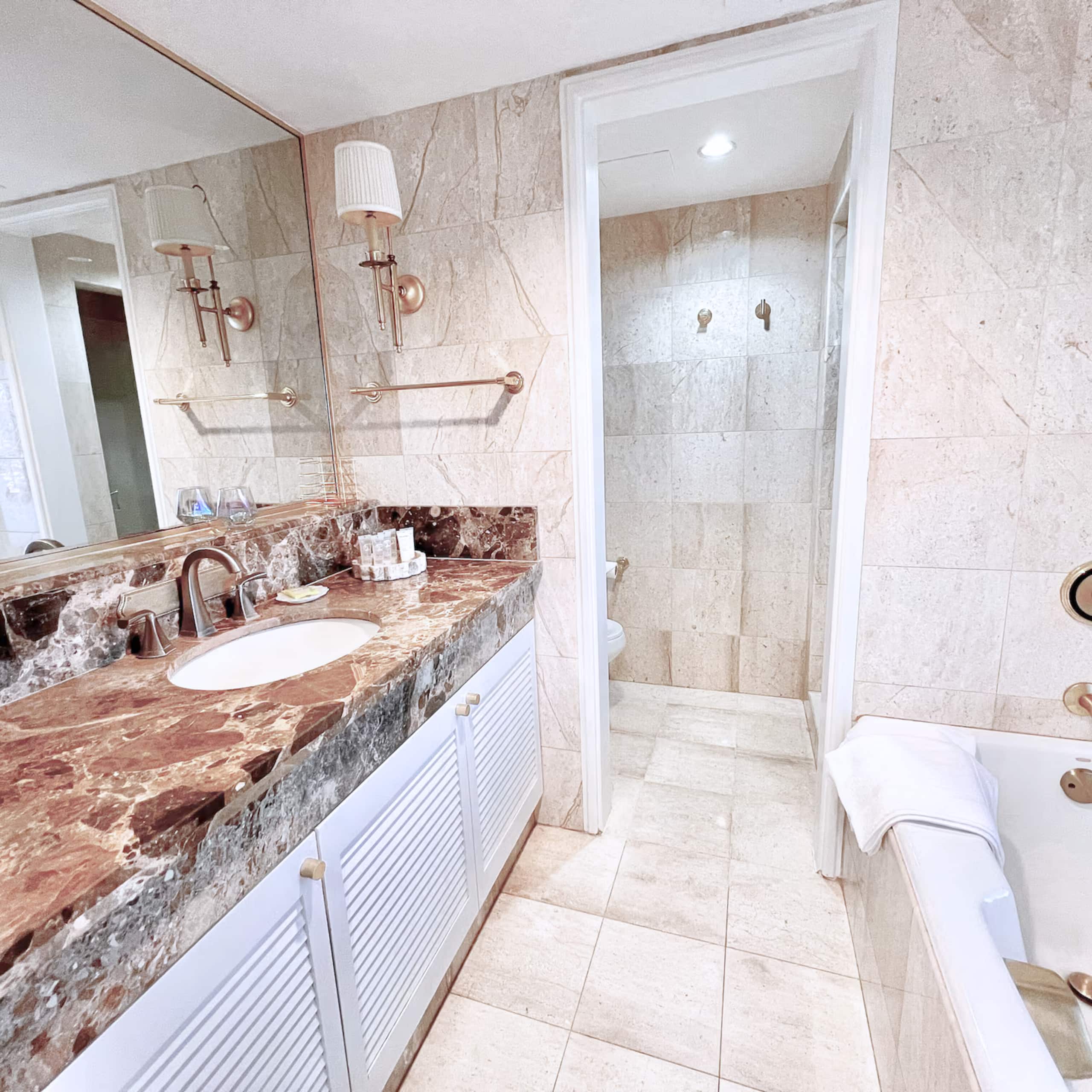 Condo in Honolulu · ★4.93 · 1 bedroom · 3 beds · 1 bath - Image 22