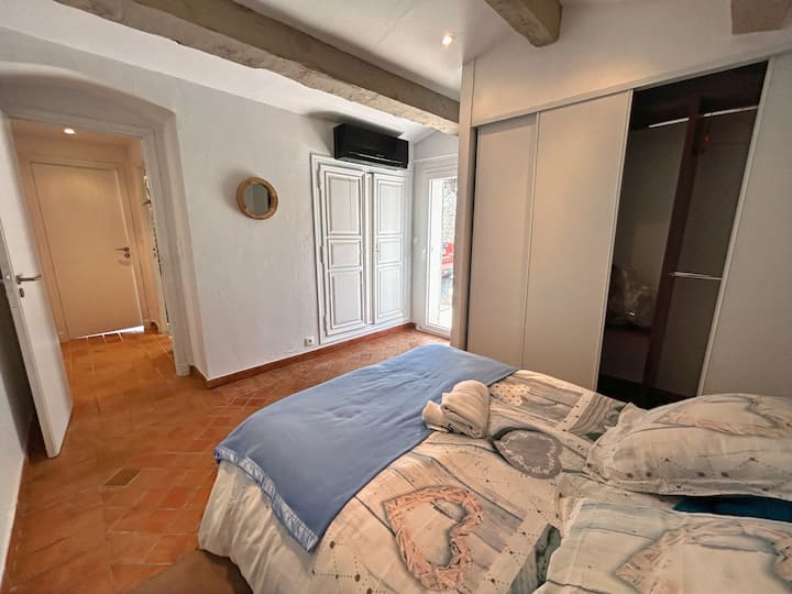 Dhoma e gjumit 2 Dollapi /Dollapi i murit