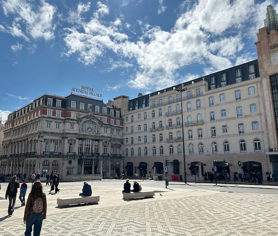 Elegant 2BR Suites – Heart of Lisbon