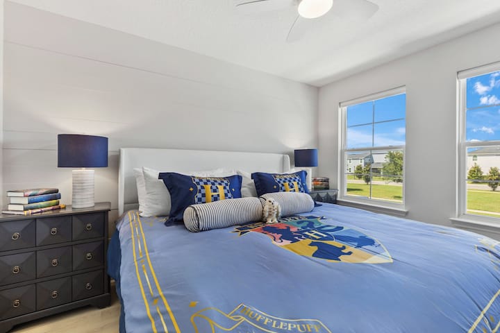Welcome to your Hogwarts hideaway! This themed room includes a king bed, smart TV, soft reading chair, and vibrant decor. Hardcover Harry Potter books await to bring your favorite wizarding tales to life.
