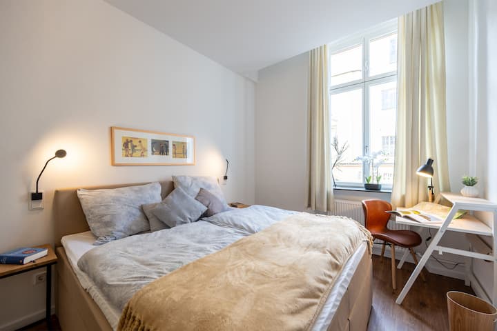 Jedes der beiden Schlafzimmer verfügt über ein gemütliches Doppelbett mit 180 cm breite