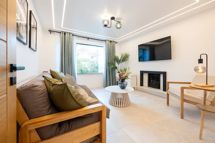 New Modern  2/3br Property Bramhall - Stockport