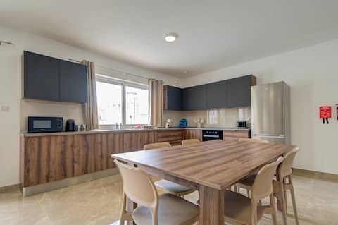 New & unique apt Walking distance to the 3 cities
